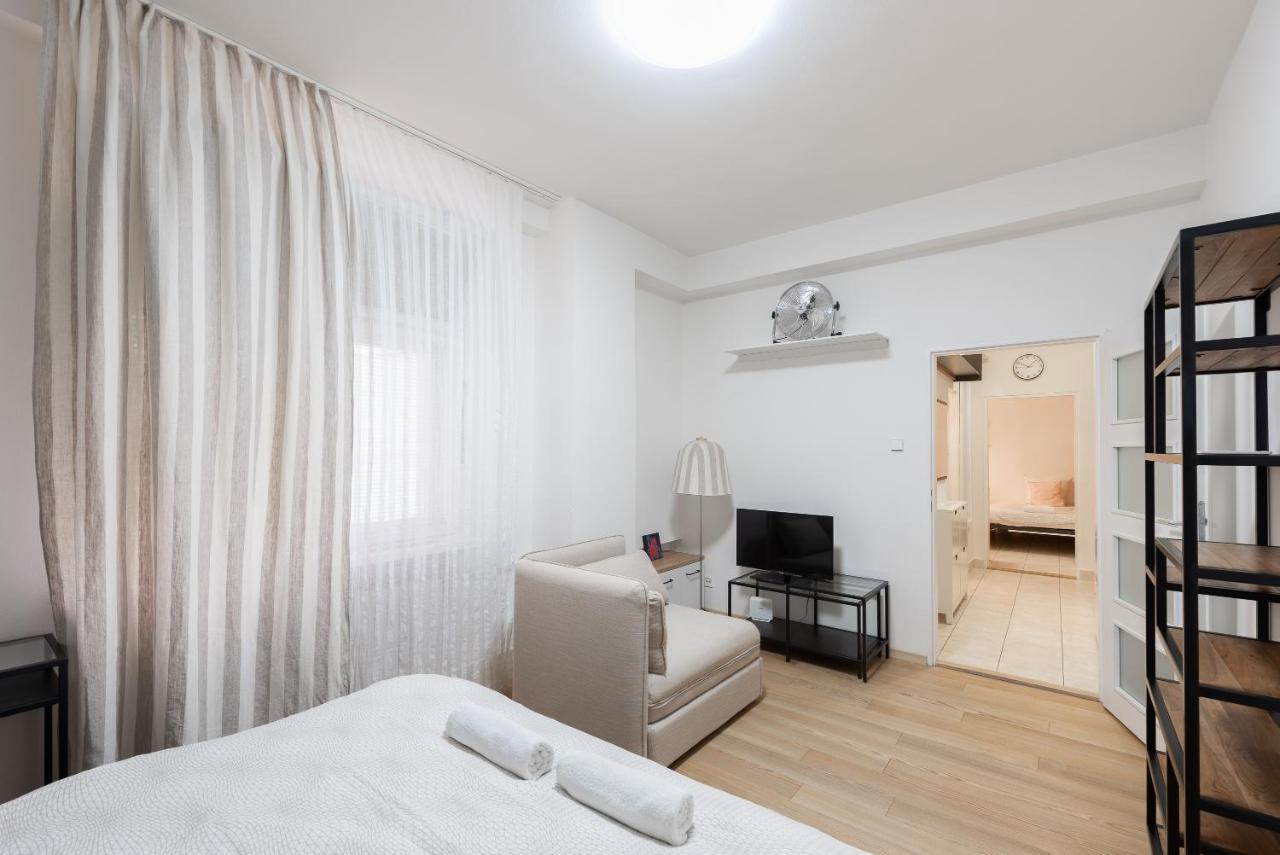 Lotus Apartment Πράγα Εξωτερικό φωτογραφία